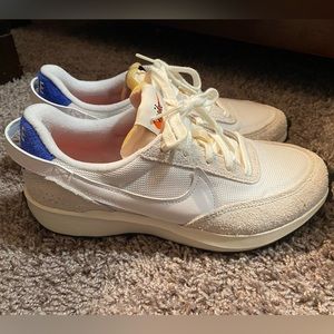 Nike Women's Waffle Debut Running Shoes, Sz. 9